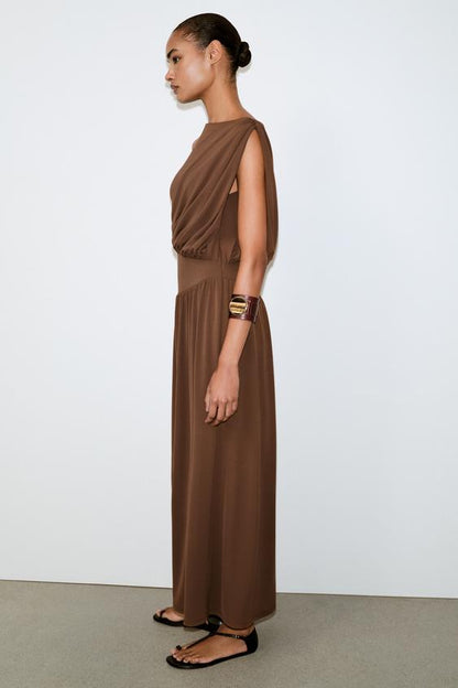 Robe à large ceinture latérale