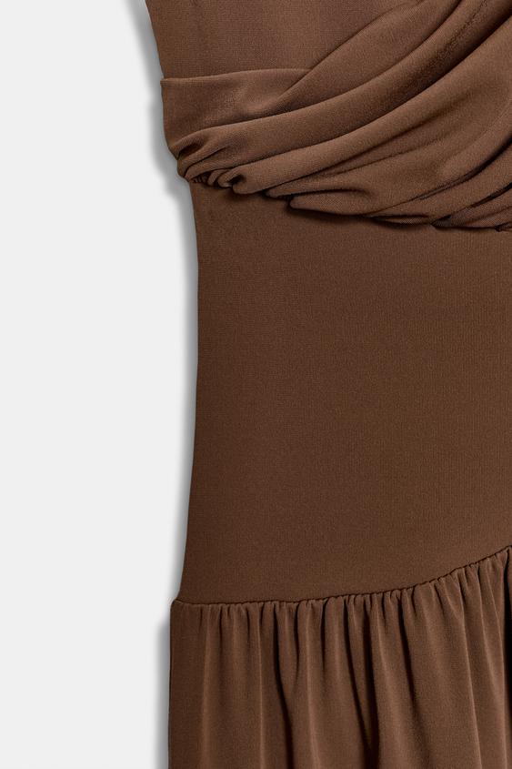 Robe à large ceinture latérale