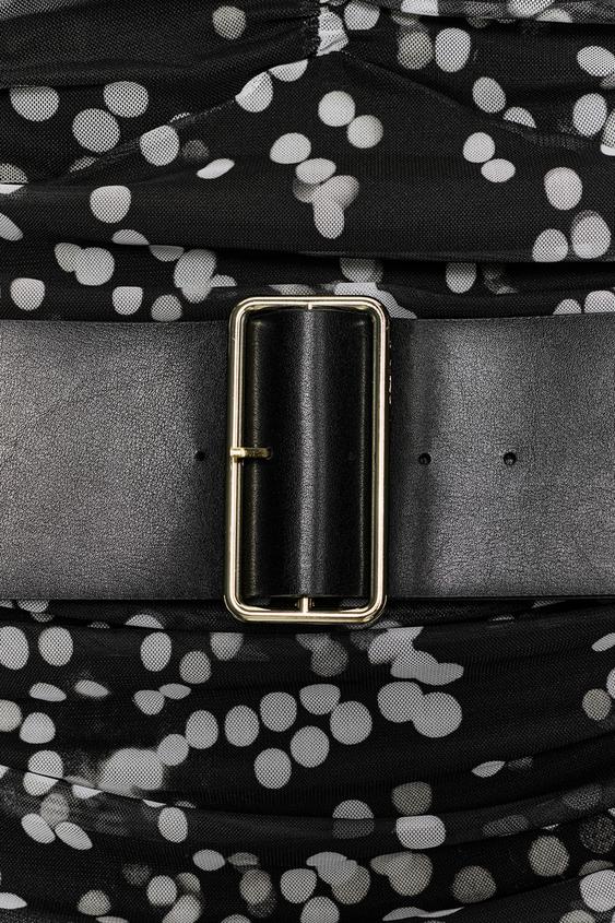 Robe à pois avec ceinture
