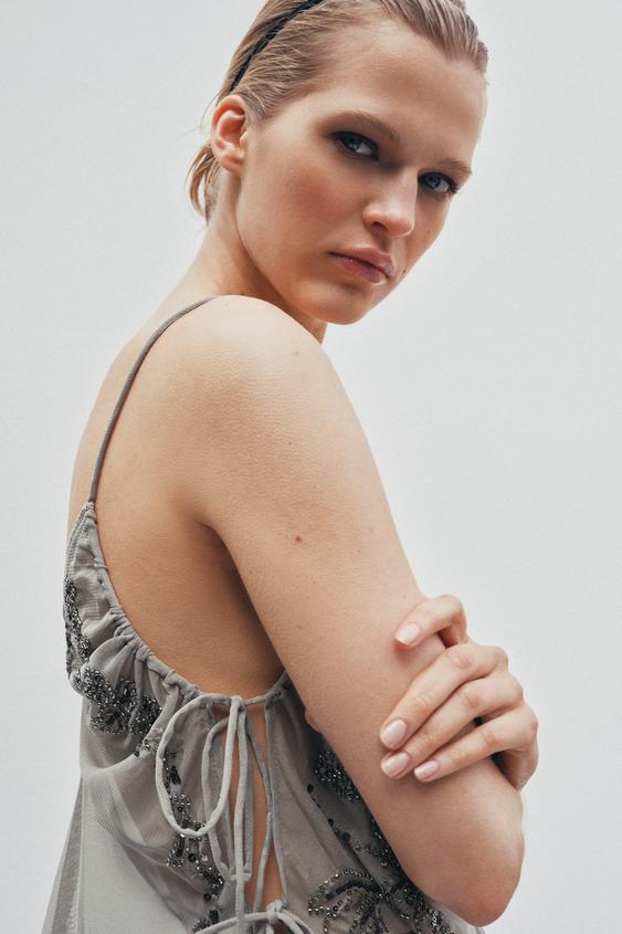 Top brodé à sequins