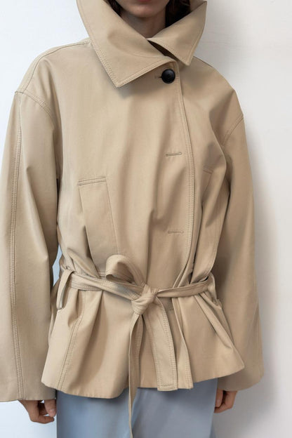 Trench court avec ceinture