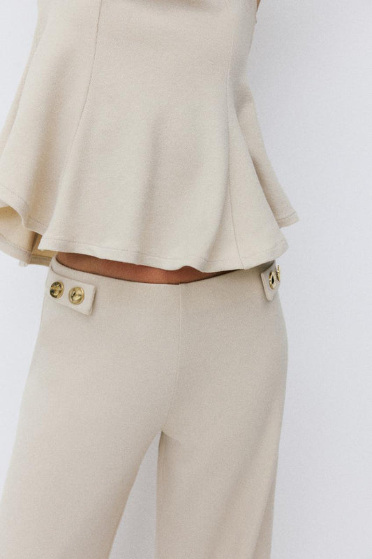 Pantalon droit piqué à boutons