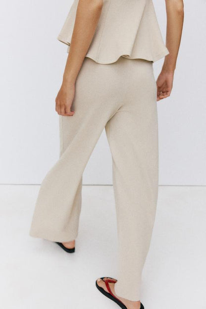 Pantalon droit piqué à boutons