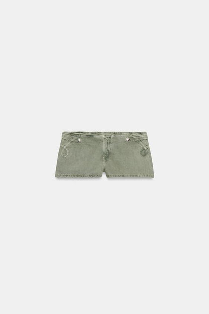 Short mini à boutons