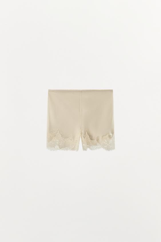 Short lingerie satiné en dentelle