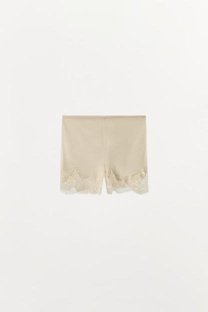 Short lingerie satiné en dentelle