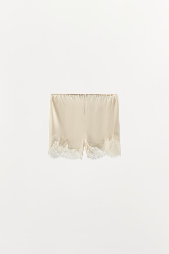 Short lingerie satiné en dentelle