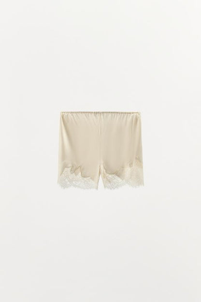 Short lingerie satiné en dentelle
