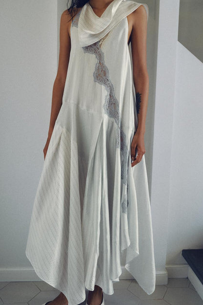 Robe dos-nu à rayures en dentelle
