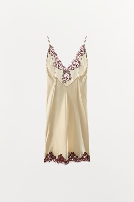 Robe nuisette satinée en dentelle