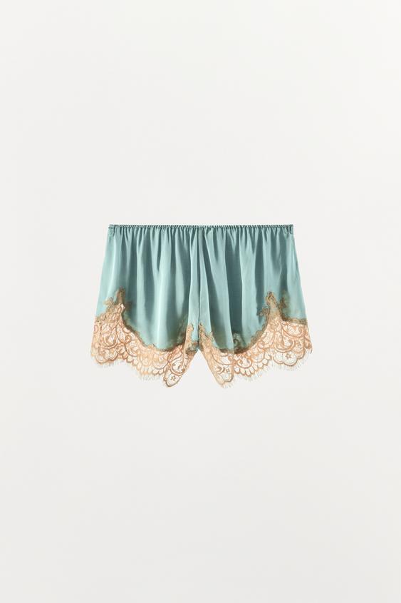 Short satiné en dentelle