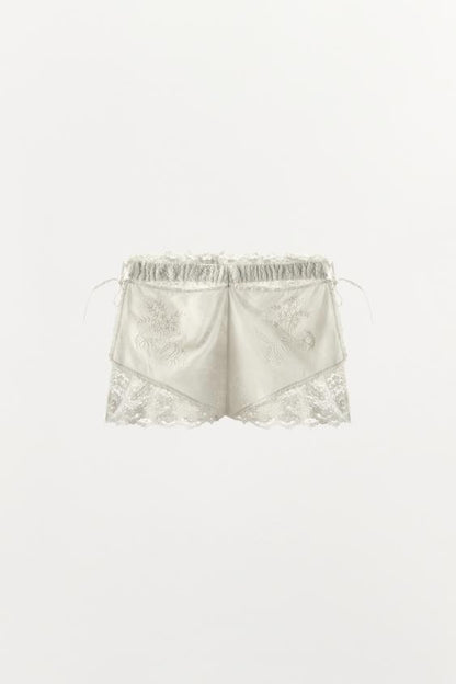 Short contrasté en dentelle brodée