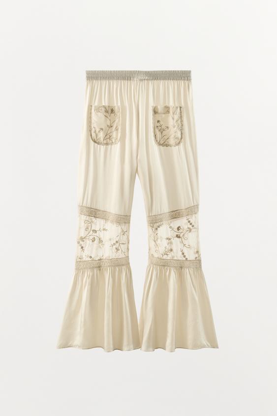Pantalon contrasté à dentelle et broderies florales