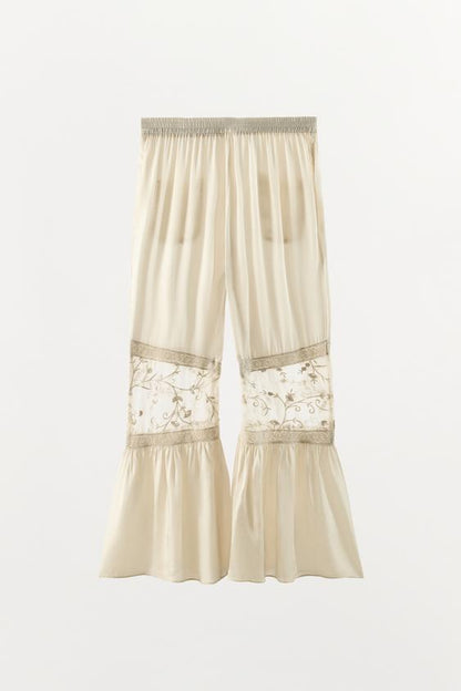 Pantalon contrasté à dentelle et broderies florales