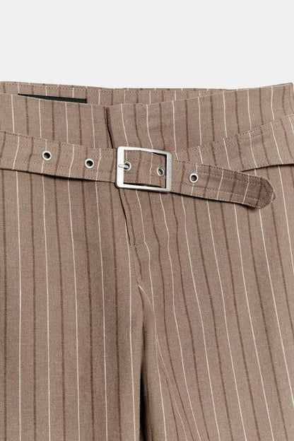 Pantalon évasé à rayures et boucle