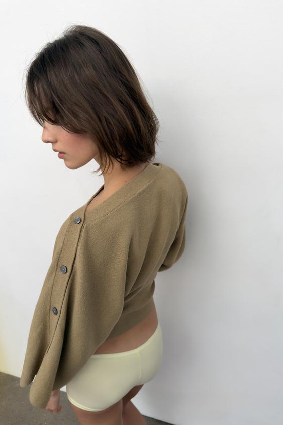Pull en maille à manches cape et boutons