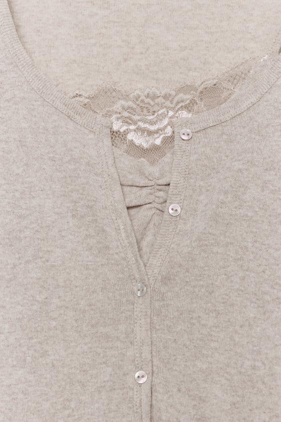 Veste contrastée avec top en dentelle