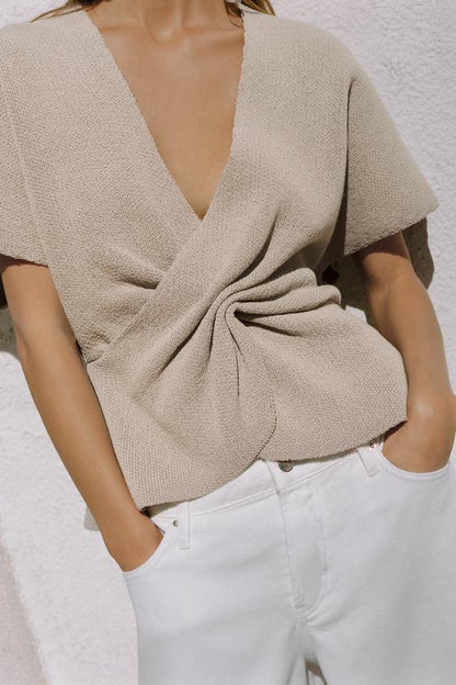 Top en maille avec nœud