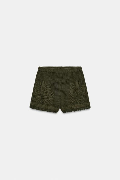 Short contrasté au crochet