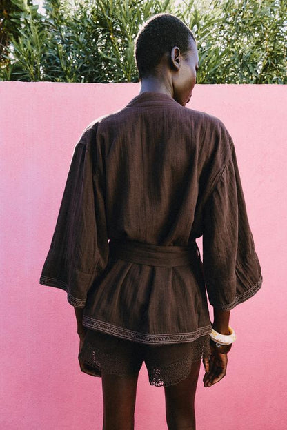 Veste kimono brodée avec ceinture