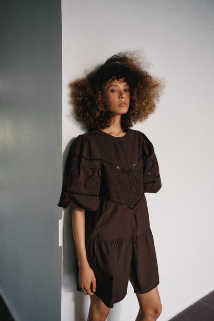Robe mini en popeline brodée