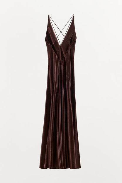 Robe longue satinée à volume