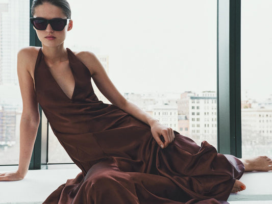 Robe longue satinée à volume
