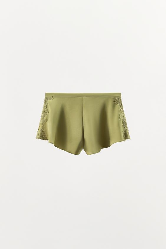 Short satiné en dentelle