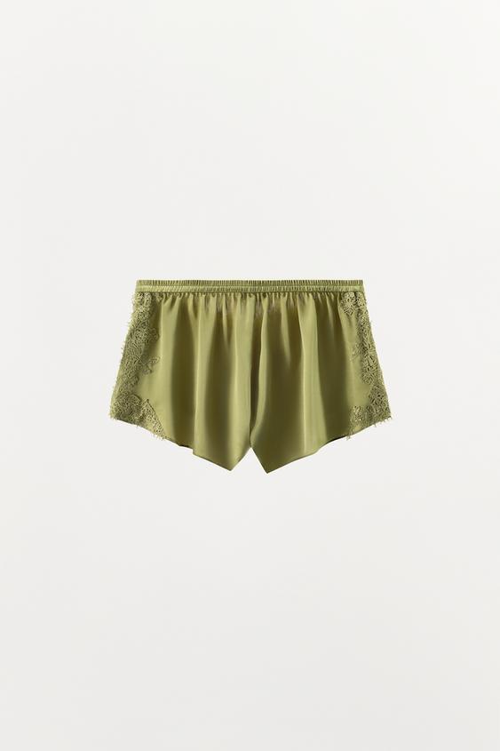 Short satiné en dentelle