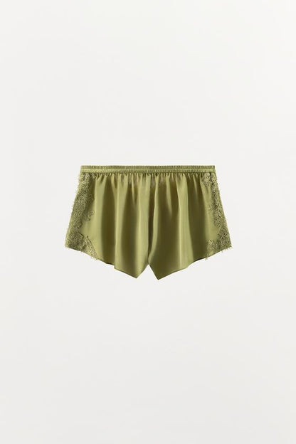 Short satiné en dentelle