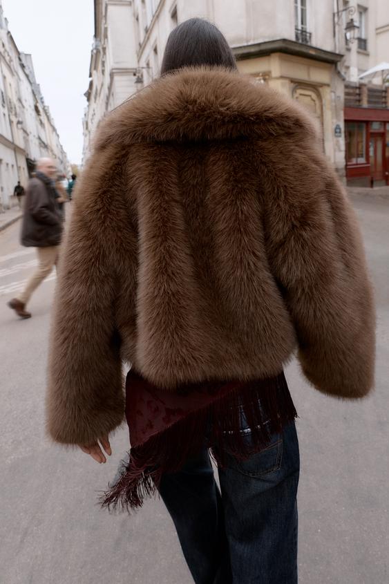 Manteau court effet fourrure