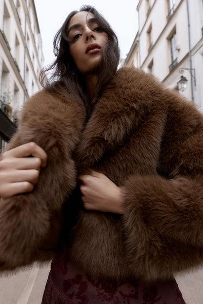 Manteau court effet fourrure