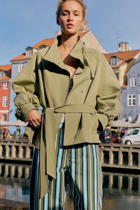 Blouson à col montant avec ceinture