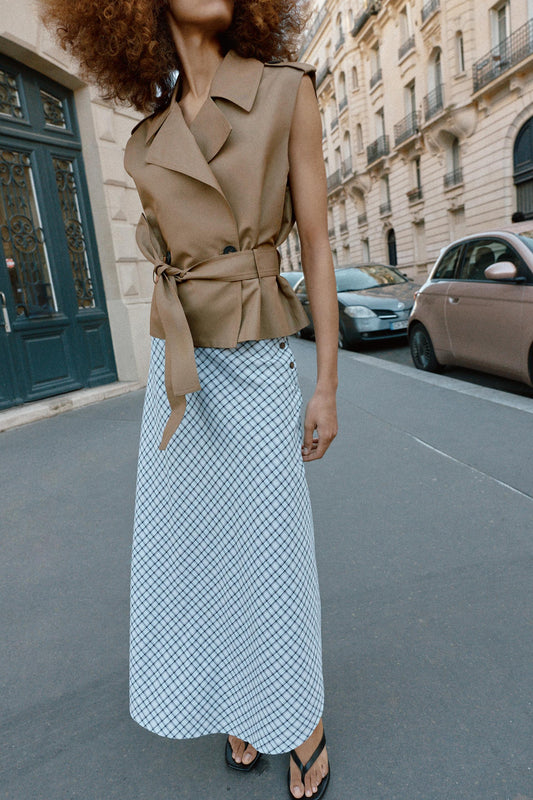 Gilet croisé avec ceinture et épaulettes