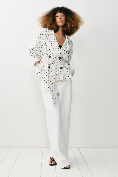 Blouson trench à pois avec ceinture
