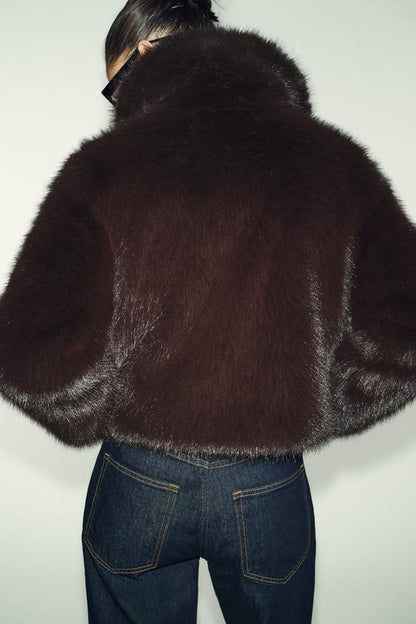 Manteau court effet fourrure à col revers