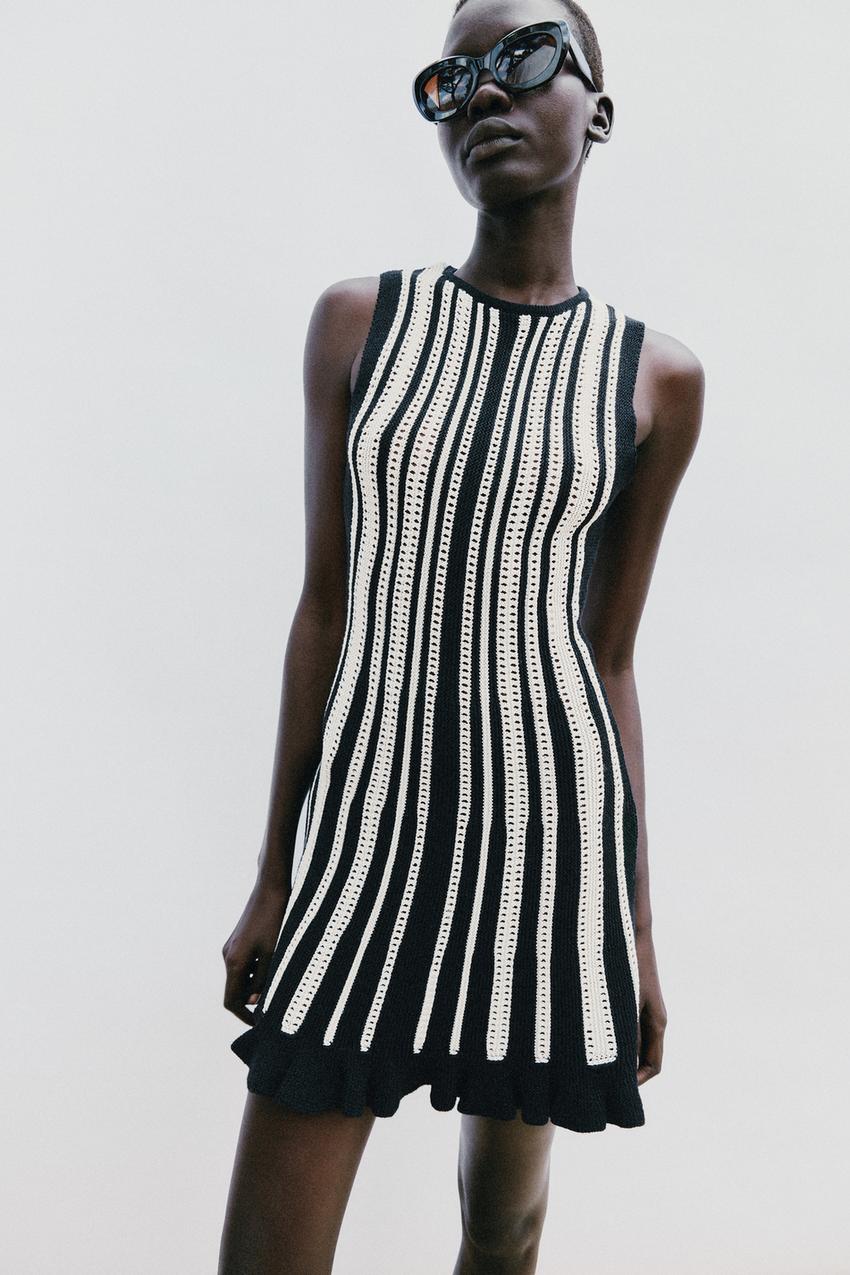 Robe courte en maille rayée