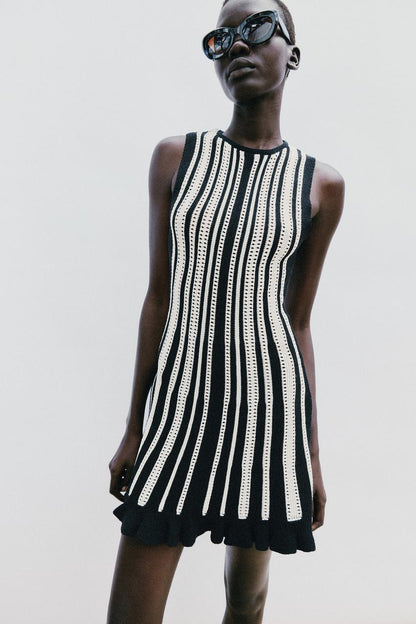 Robe courte en maille rayée