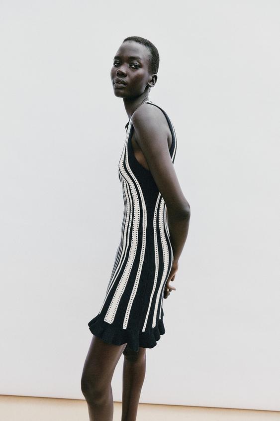 Robe courte en maille rayée