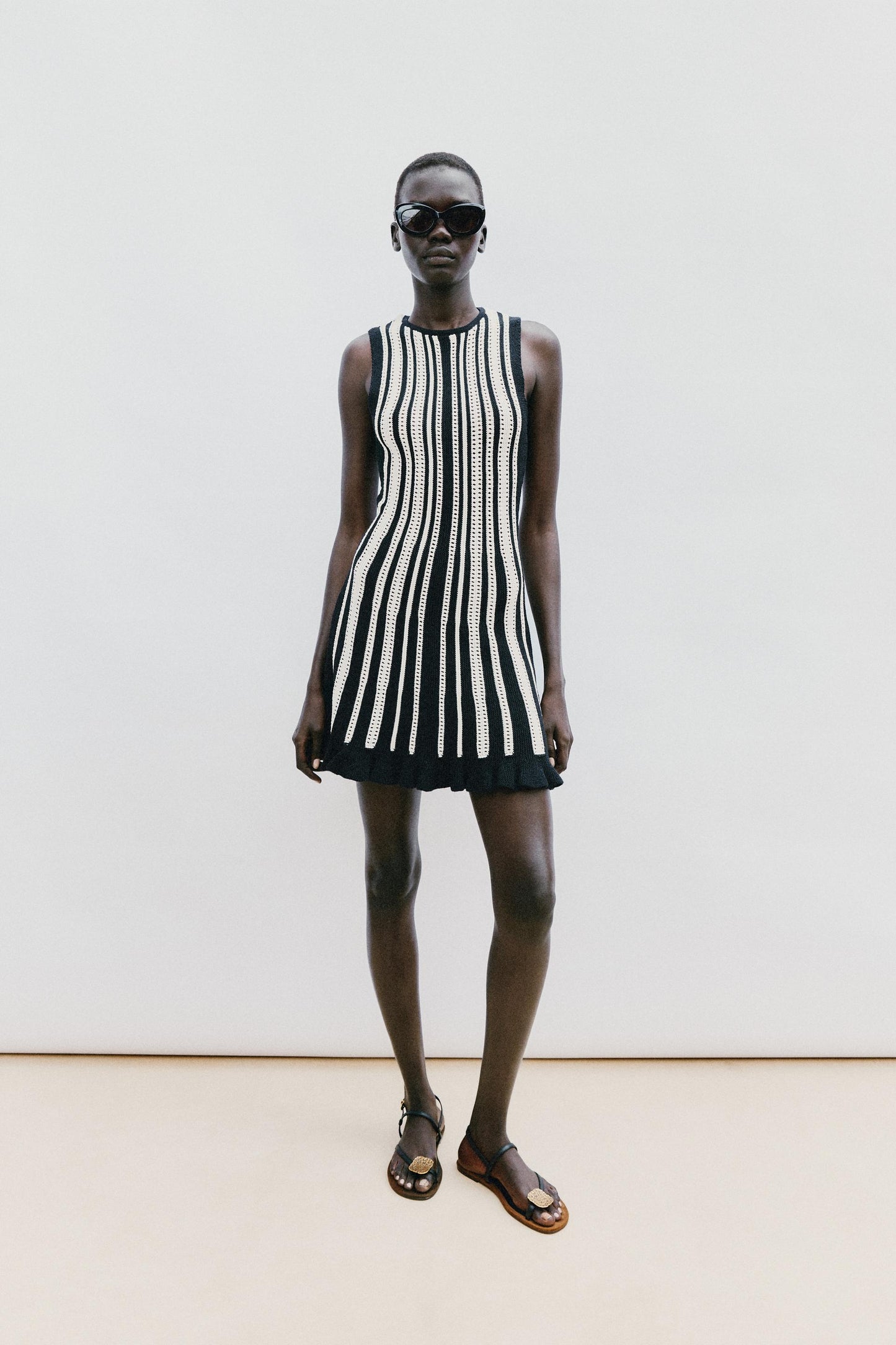 Robe courte en maille rayée