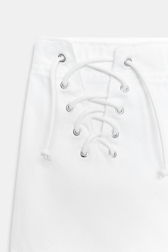 Short mini à cordons croisés
