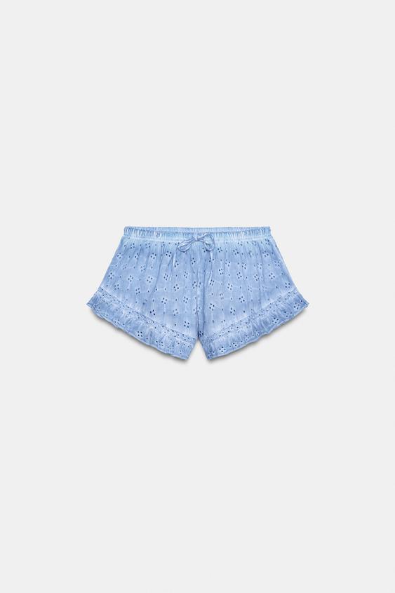 Short effet délavé à broderies ajourées