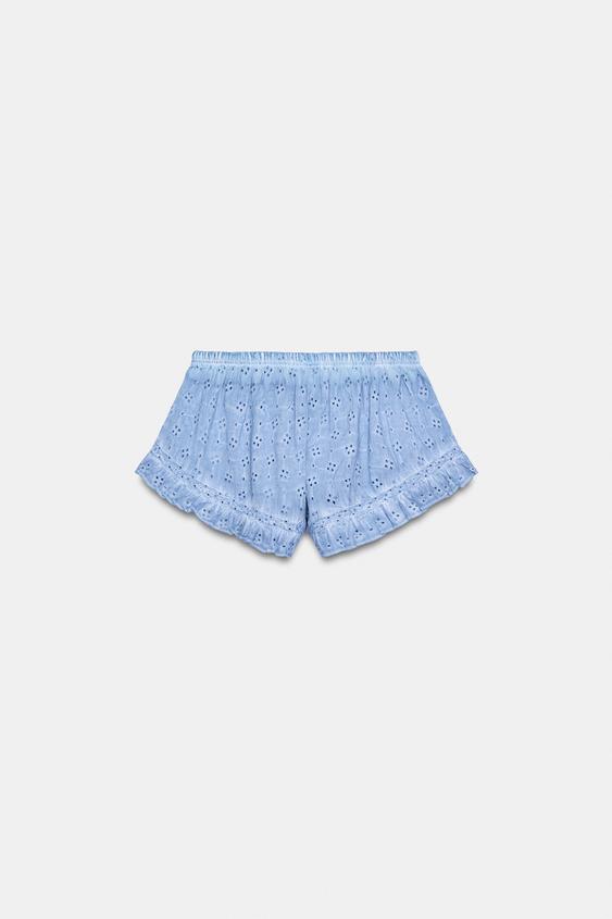 Short effet délavé à broderies ajourées