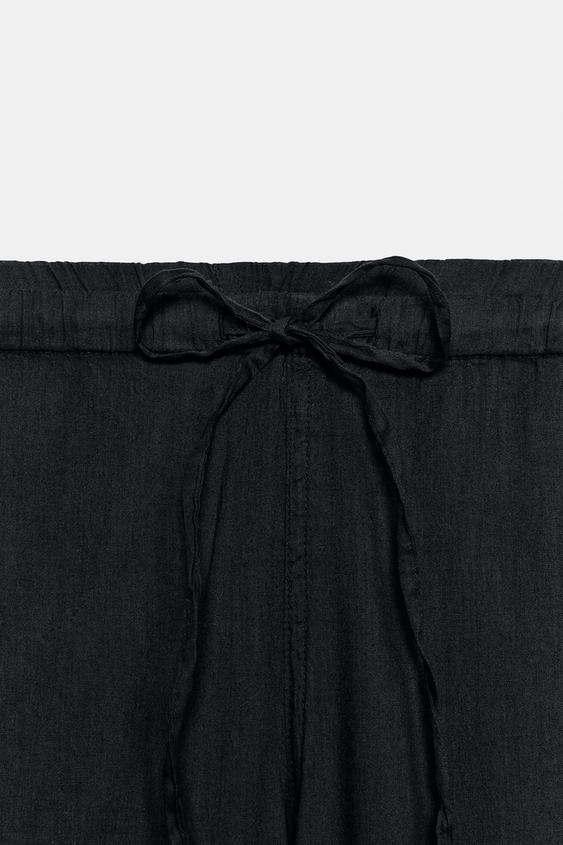 Pantalon fluide à coutures apparentes