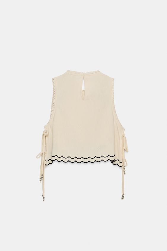 Top brodé à perles