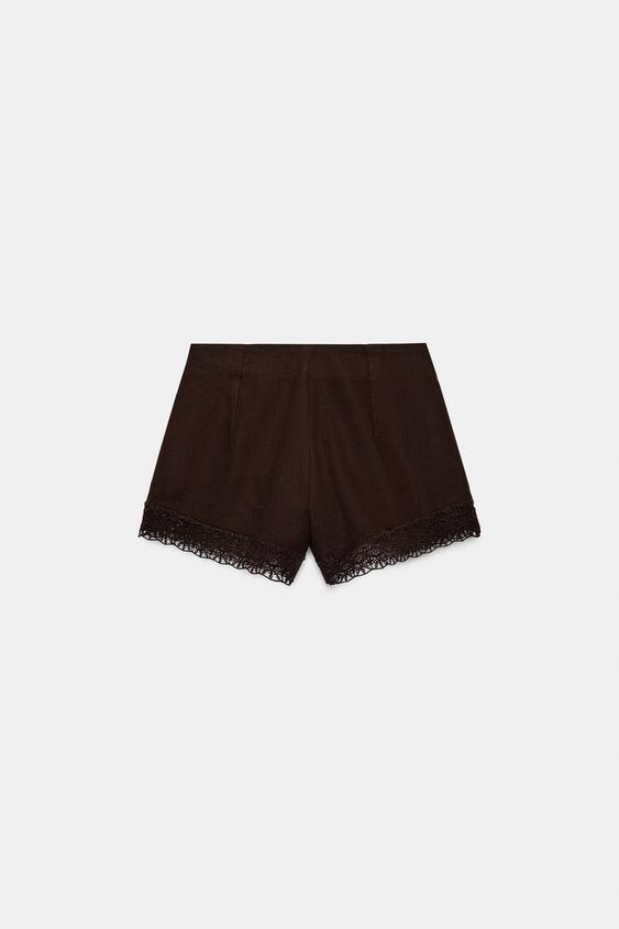 Short brodé à dentelle