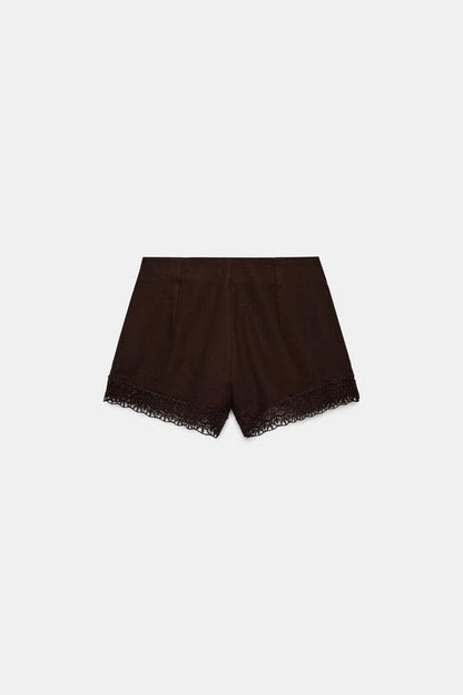 Short brodé à dentelle