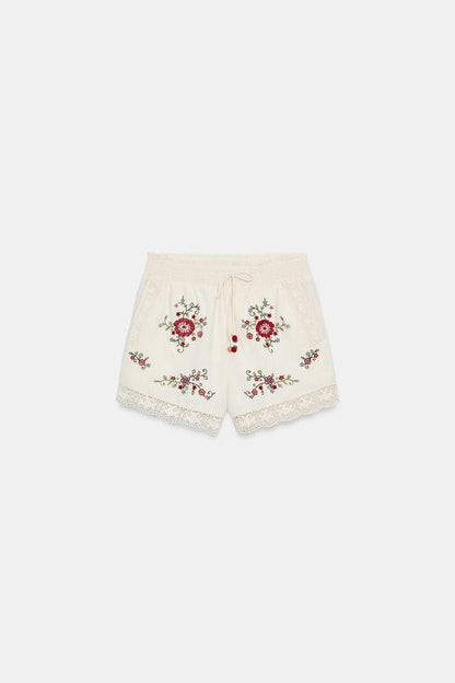 Short à fleurs brodées