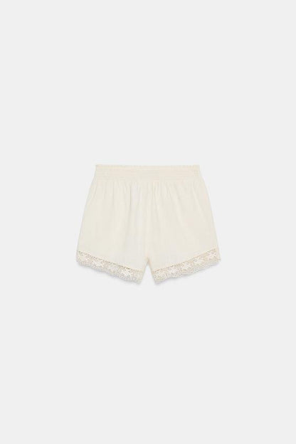 Short à fleurs brodées
