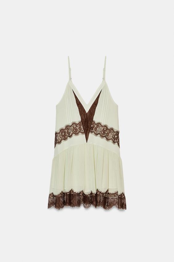 Robe courte contrastée en dentelle